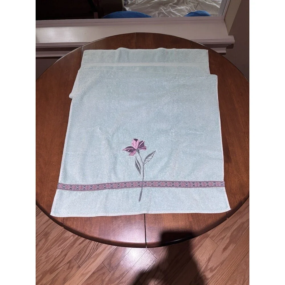 Saturday Knight Ltd Vintage Bath Towel 47X25” Sea Foam Teal Floral Embroidered
